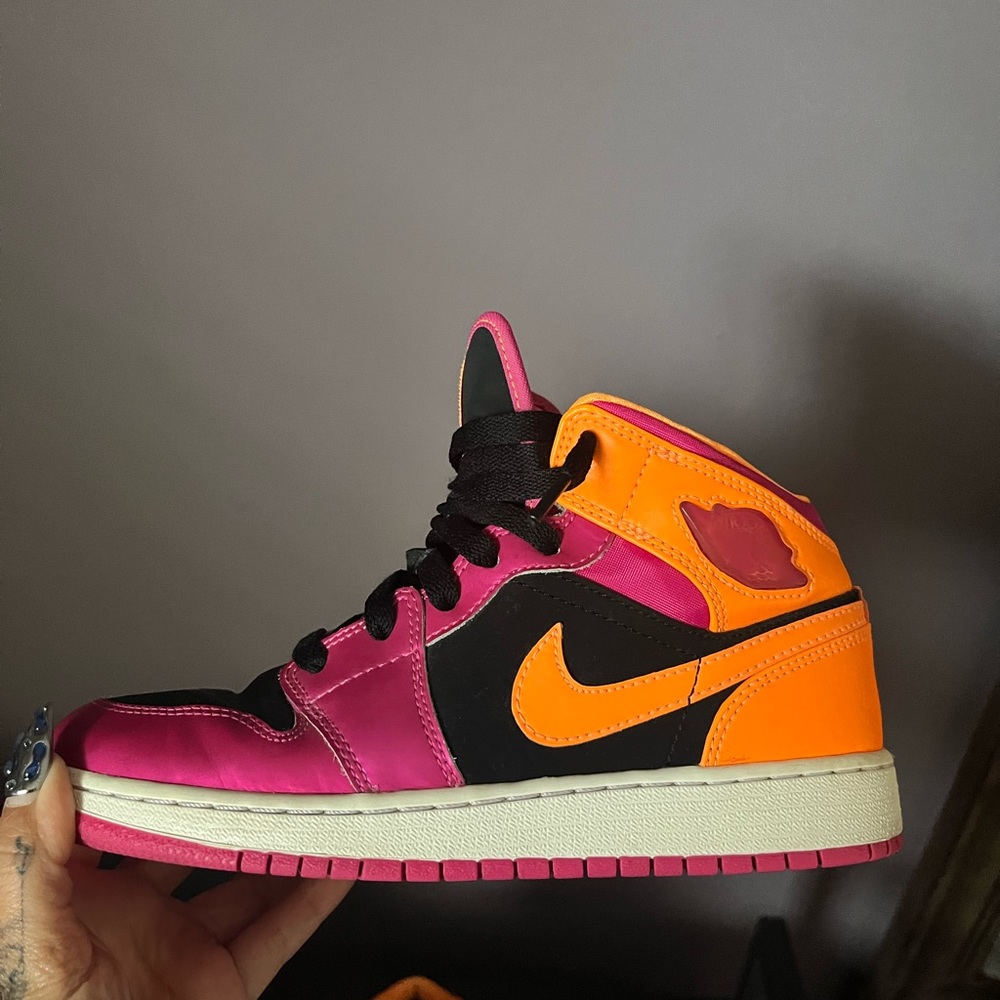 Jordans - Picture 5 of 9